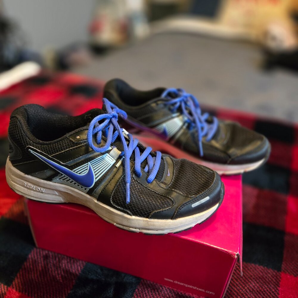 Sneakers - Picture 2 of 6